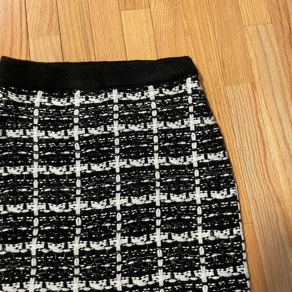 Nwt She + Sky Knitted Black and White Skirt Size Medium - Picture 5 of 6